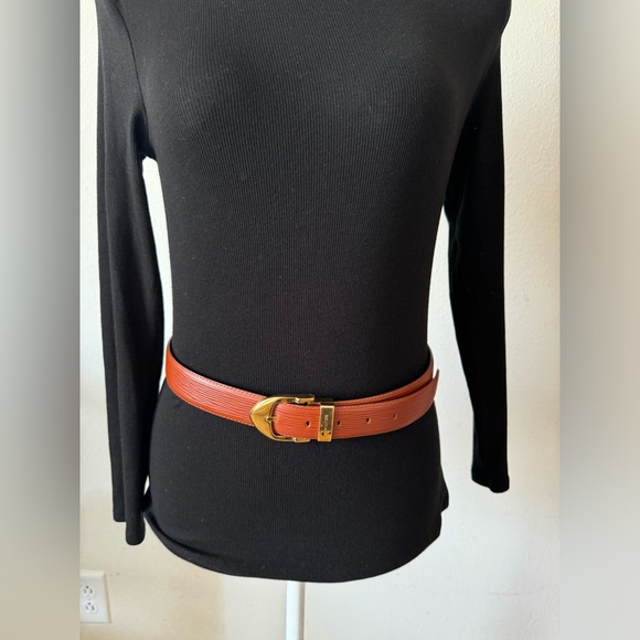 Firm price🔥LV womens Belt (110 or 44 size) - Picture 1 of 17